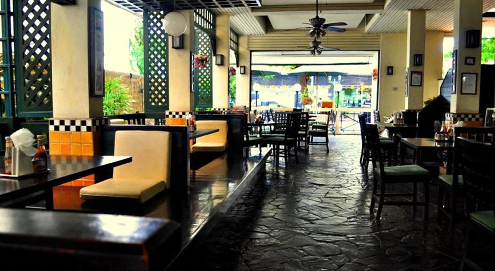 Mad Monkey Hostel Bangkok Banguecoque Exterior foto